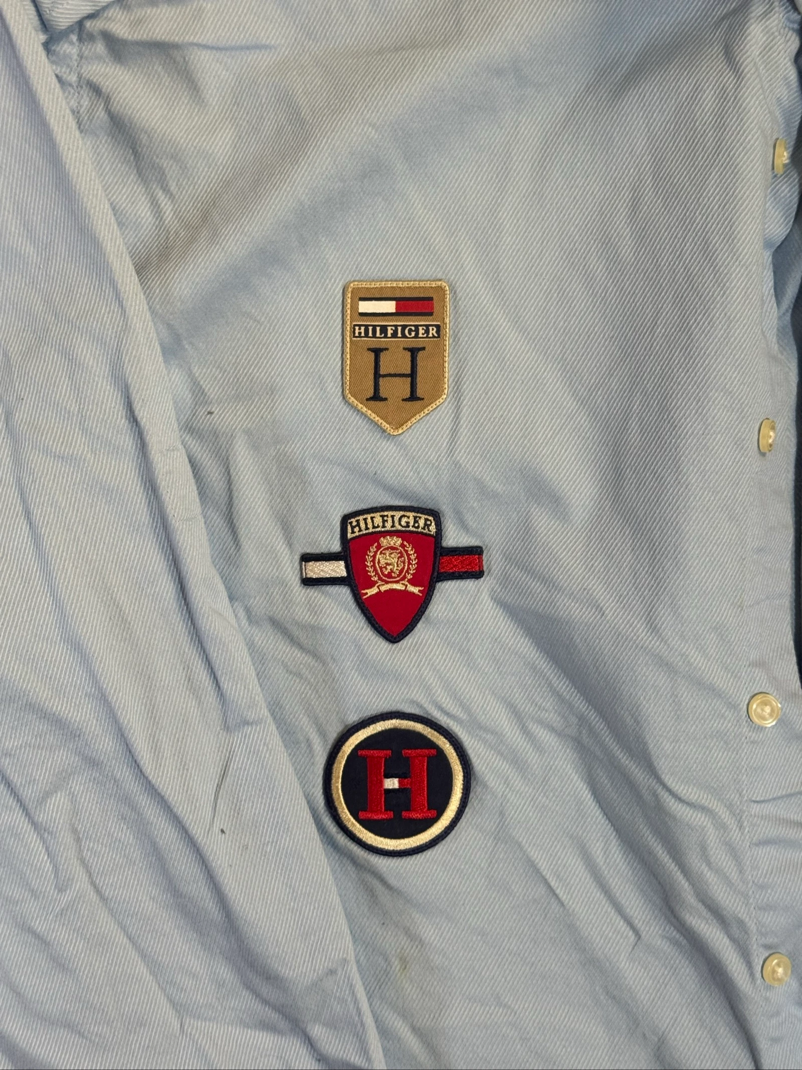 Light blue vintage Tommy Hilfiger shirt with embroidered patches – photo 5
